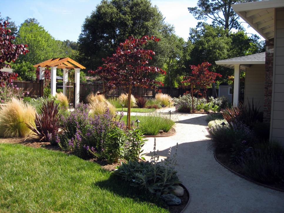 Factors To Consider When Putting Up The Front Yard Landscaping Decorifusta