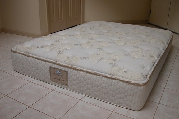 Queen size mattress 2