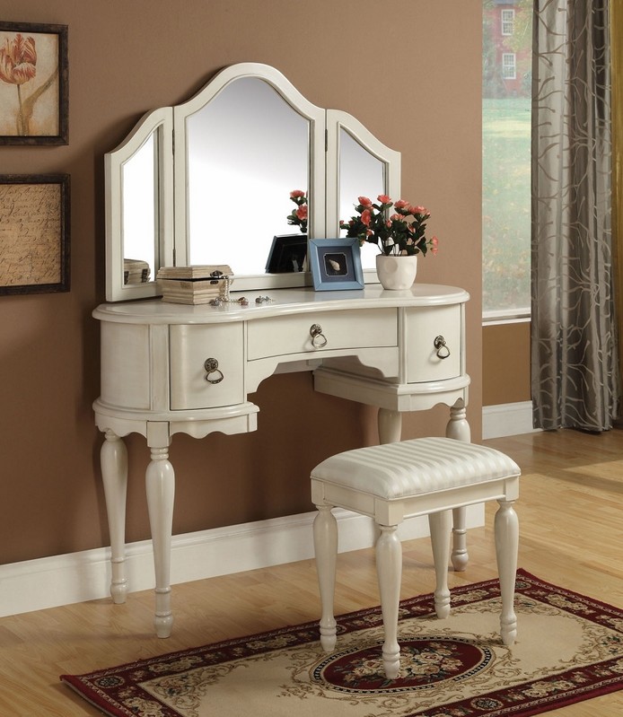 Bedroom vanity with drawers
